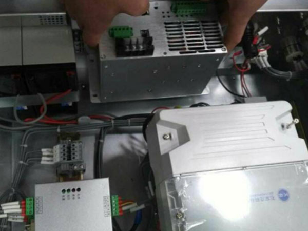 蓄電池智能在線養護終端