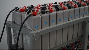 你覺得帶有監測功能的蓄電池可以代替蓄電池監測系統嗎？